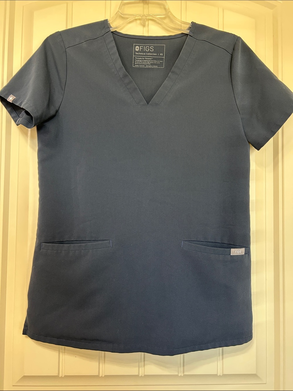 Figs Women's Navy V-Neck Short Sleeve Scrub Top Size XS